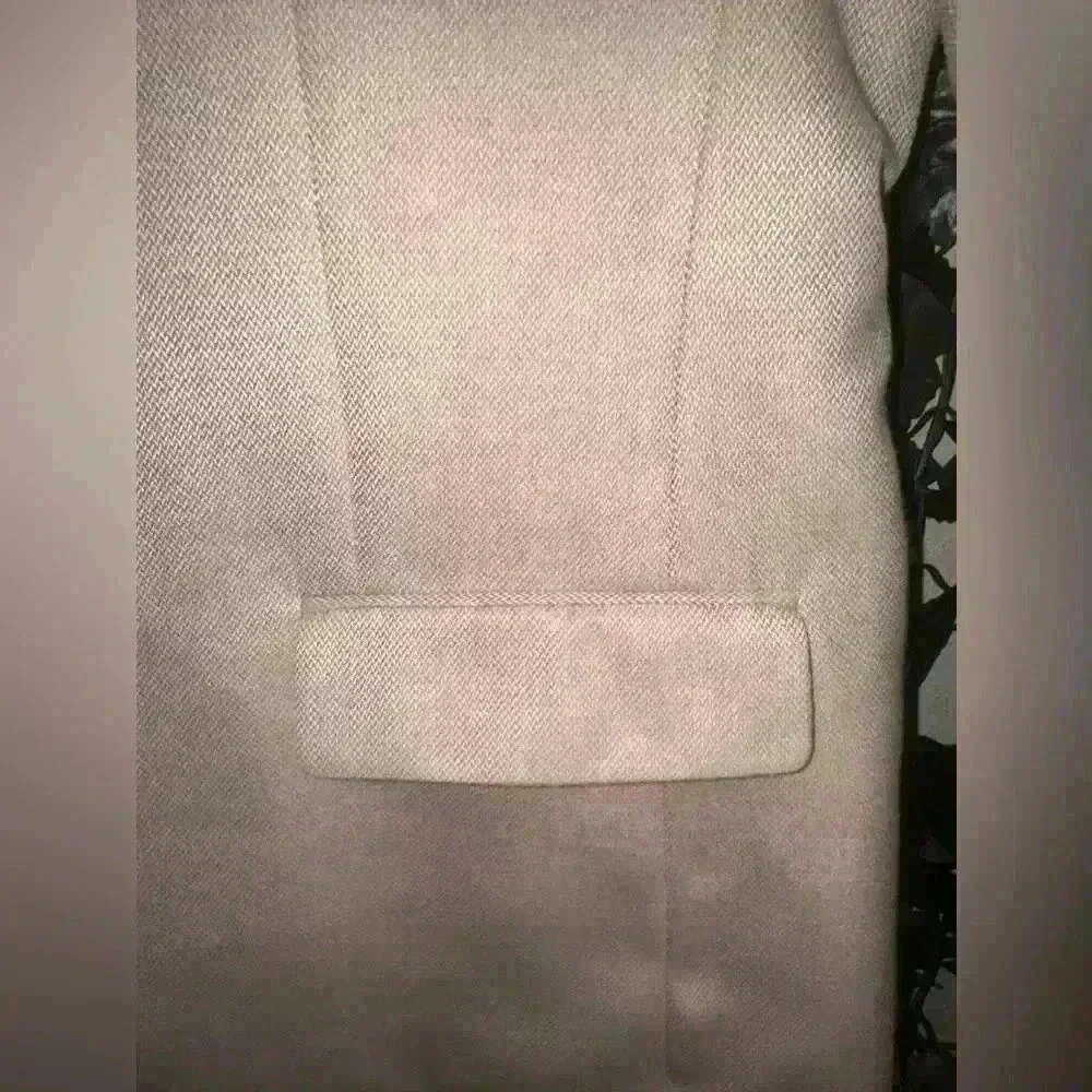 Gently used men’s suit m/l measurements on picture